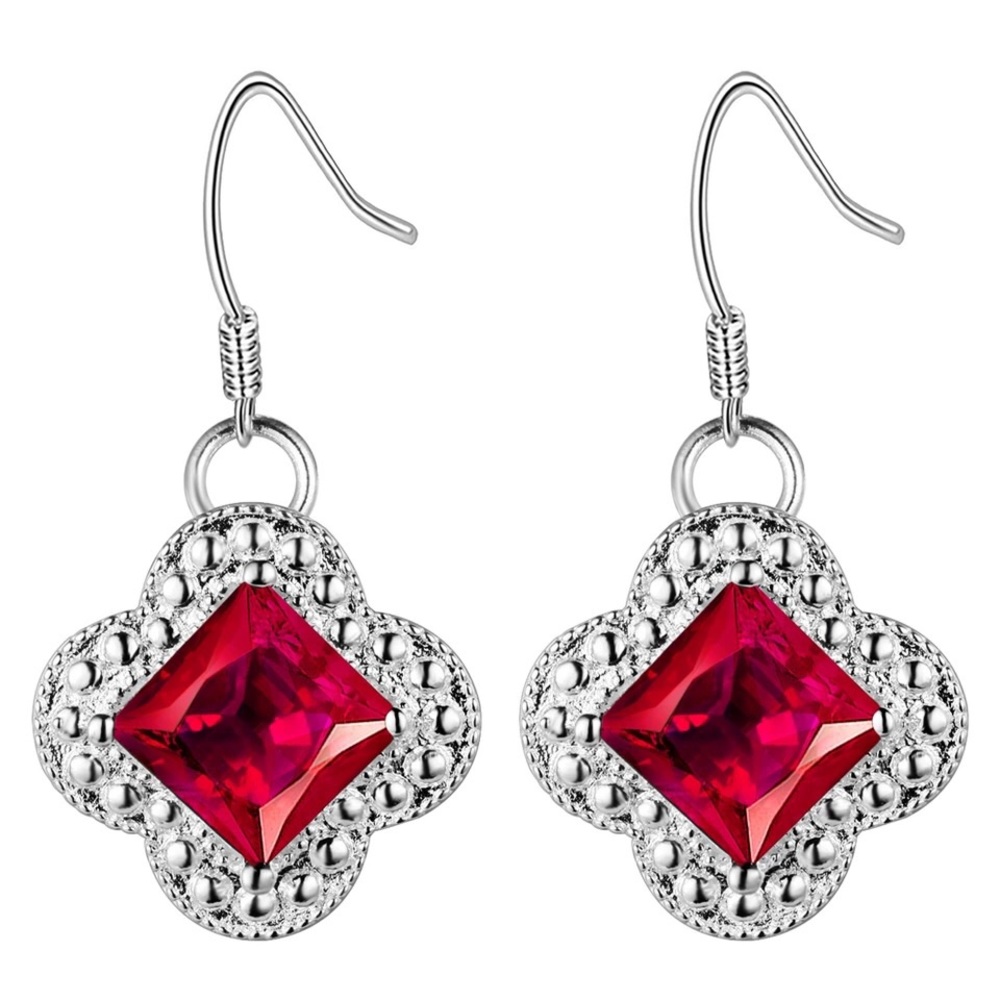 Clover shaped dangle earrings